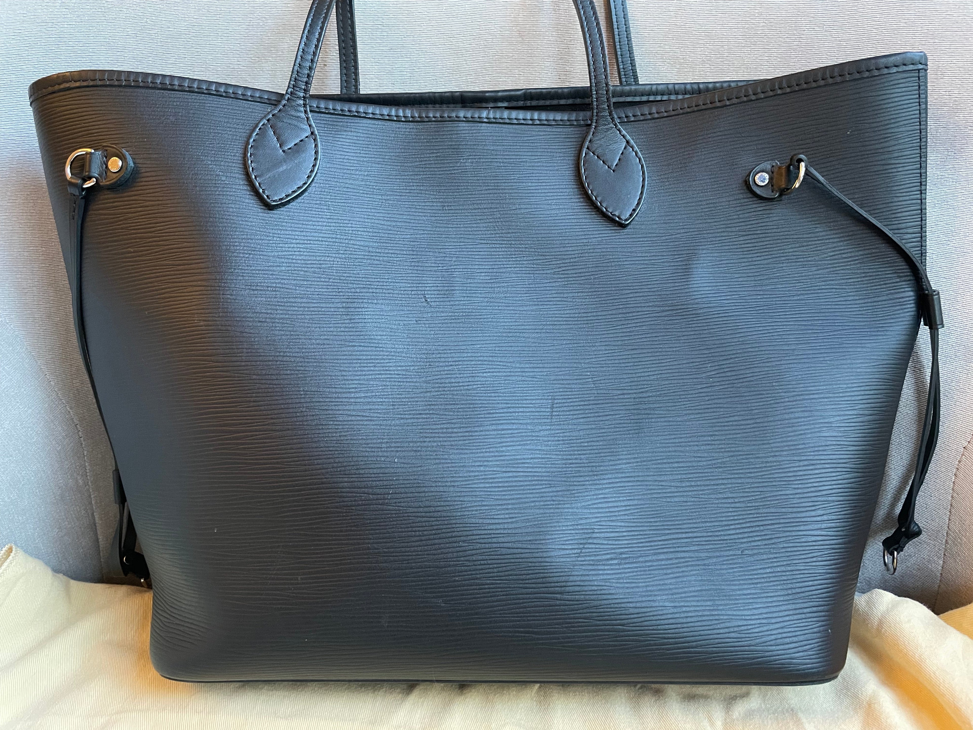 Louis Vuitton Neverfull MM Black Epi Leather (RRP £1,740)