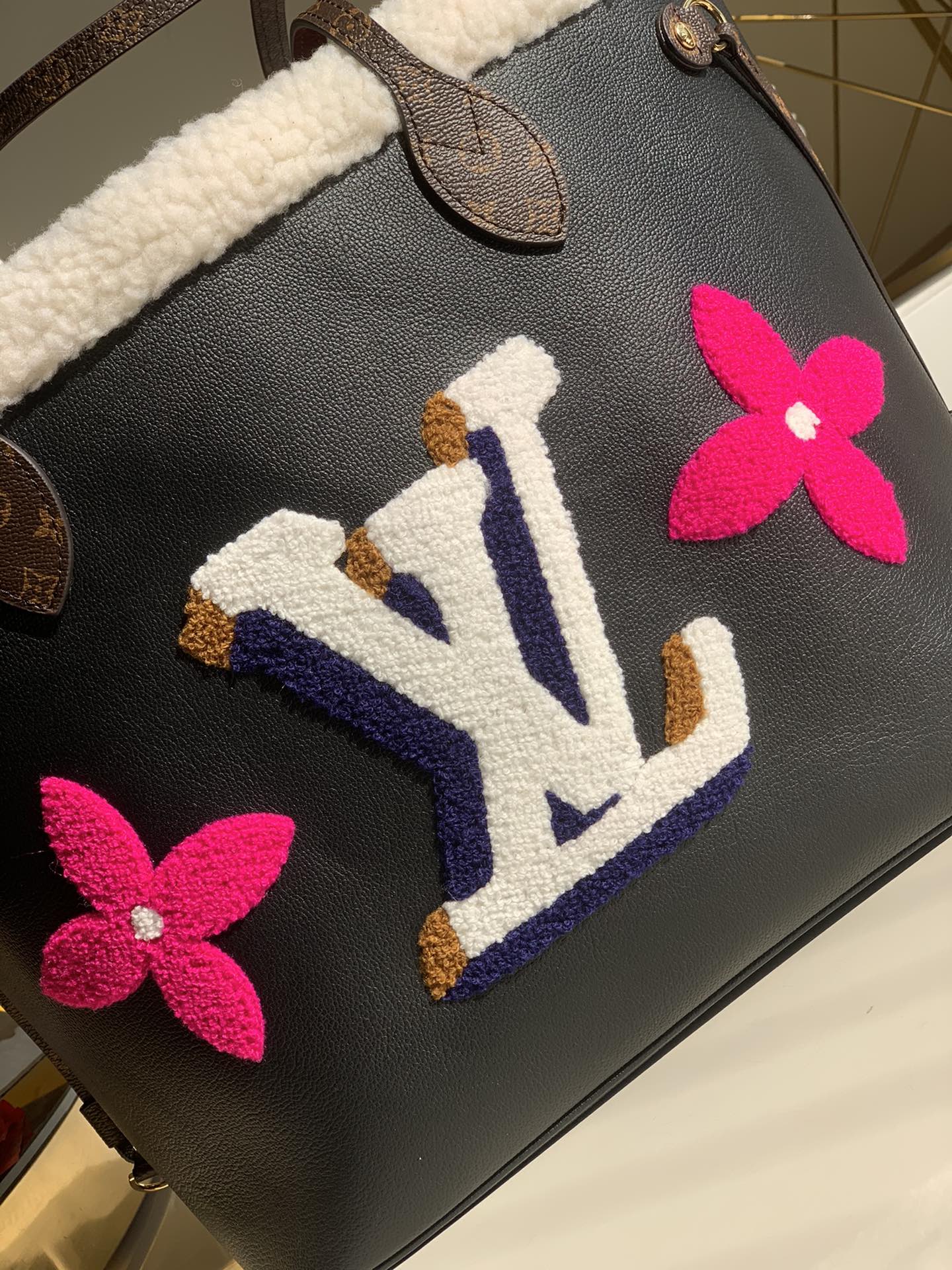 Louis Vuitton Neverfull MM Bag