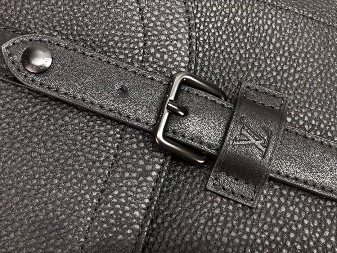 Louis Vuitton Christopher Messenger Bag