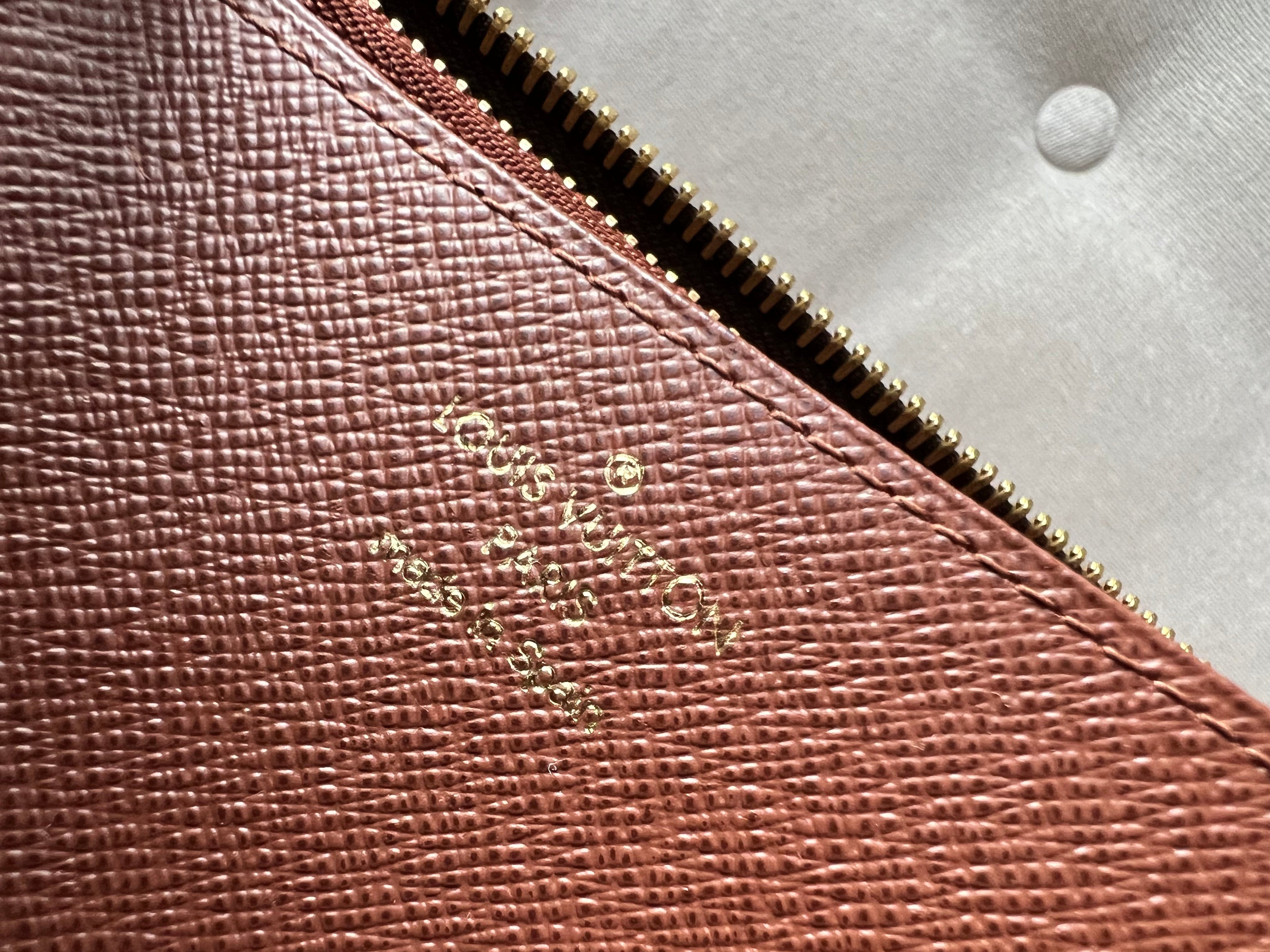Louis Vuitton Zippy Wallet in Monogram (RRP £565)