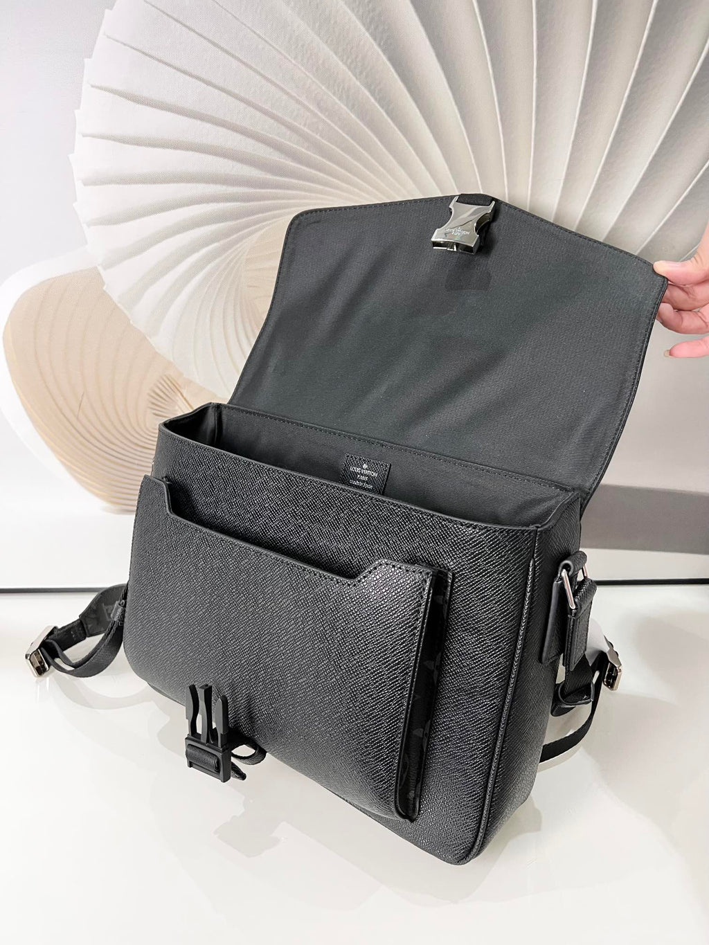 Louis Vuitton Messengerama Bag