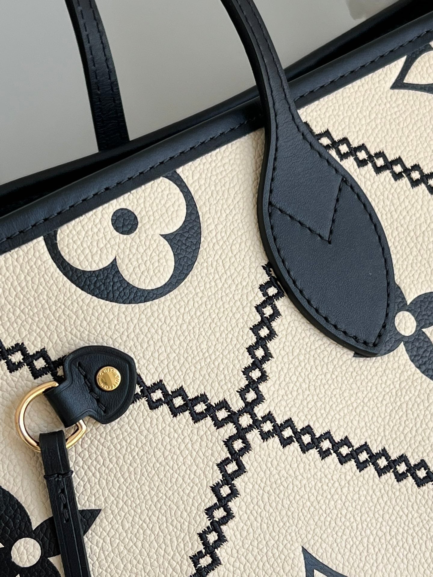 Louis Vuitton Neverfull MM Bag