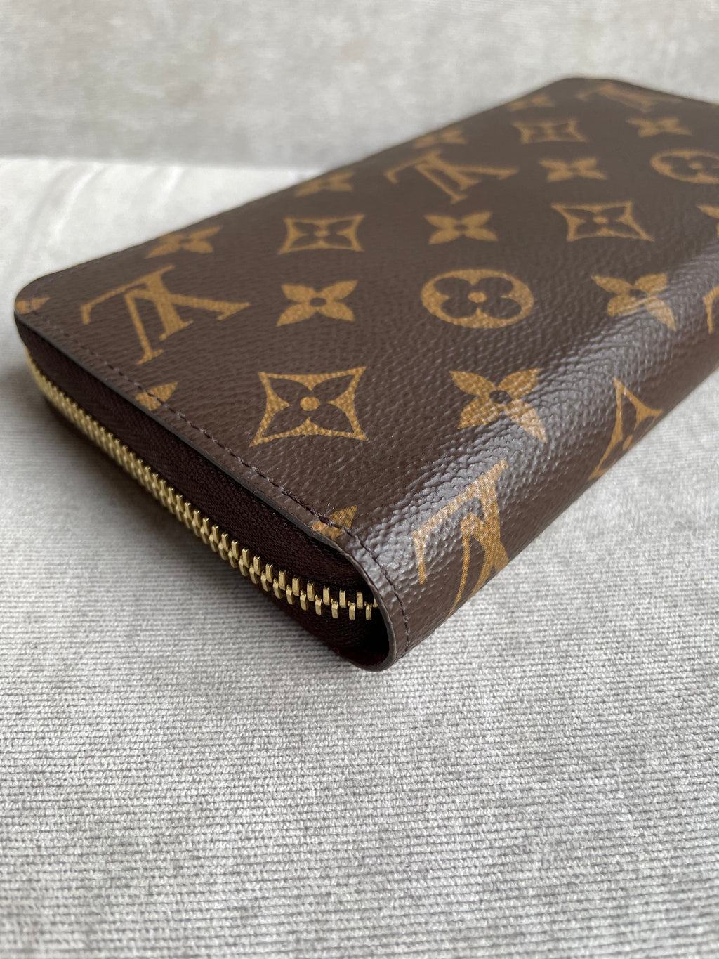 Louis Vuitton Zippy Wallet in Monogram (RRP £565)