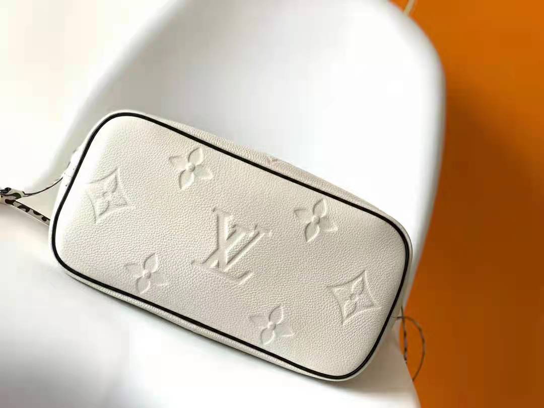Louis Vuitton Neverfull MM Bag