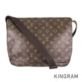 LOUIS VUITTON Monogram Messenger Beaubourg MM M97038 Shoulder bag