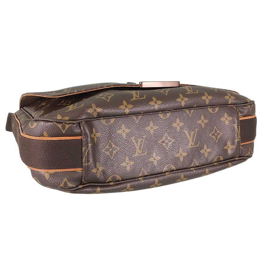 LOUIS VUITTON Monogram Messenger Beaubourg MM M97038 Shoulder bag