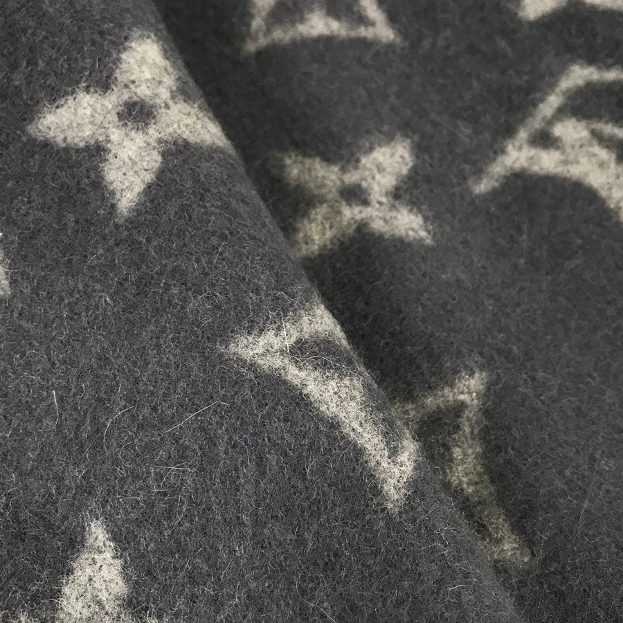LOUIS VUITTON Monogram M75549 Blanket