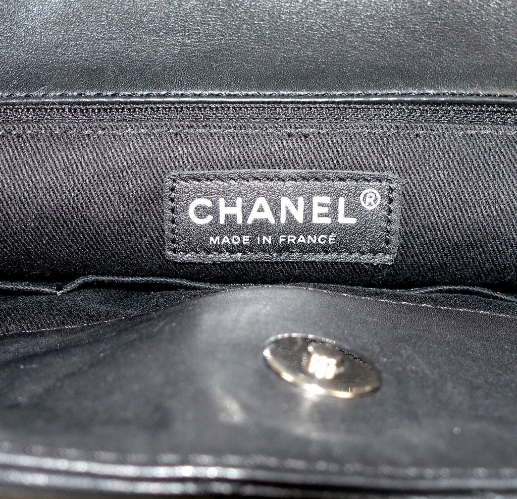 Chanel In The Business Tote Quilted Lambskin North South Black. Beautiful
