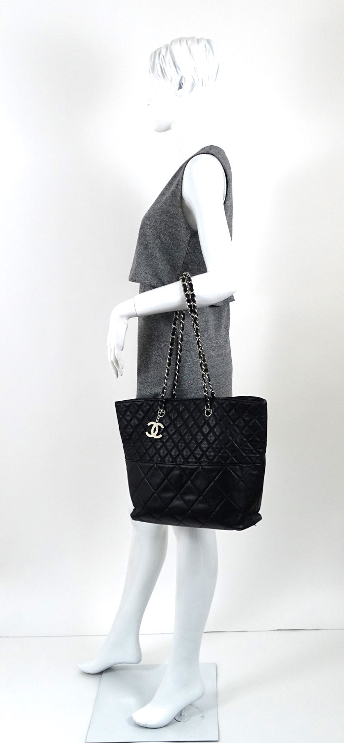 Chanel In The Business Tote Quilted Lambskin North South Black. Beautiful