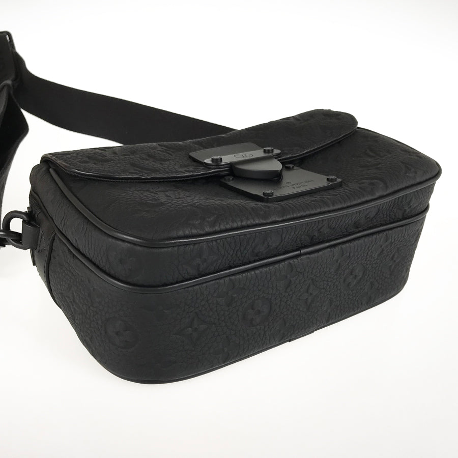 LOUIS VUITTON Taurillon Leather S Lock Messenger M58489 Shoulder bag