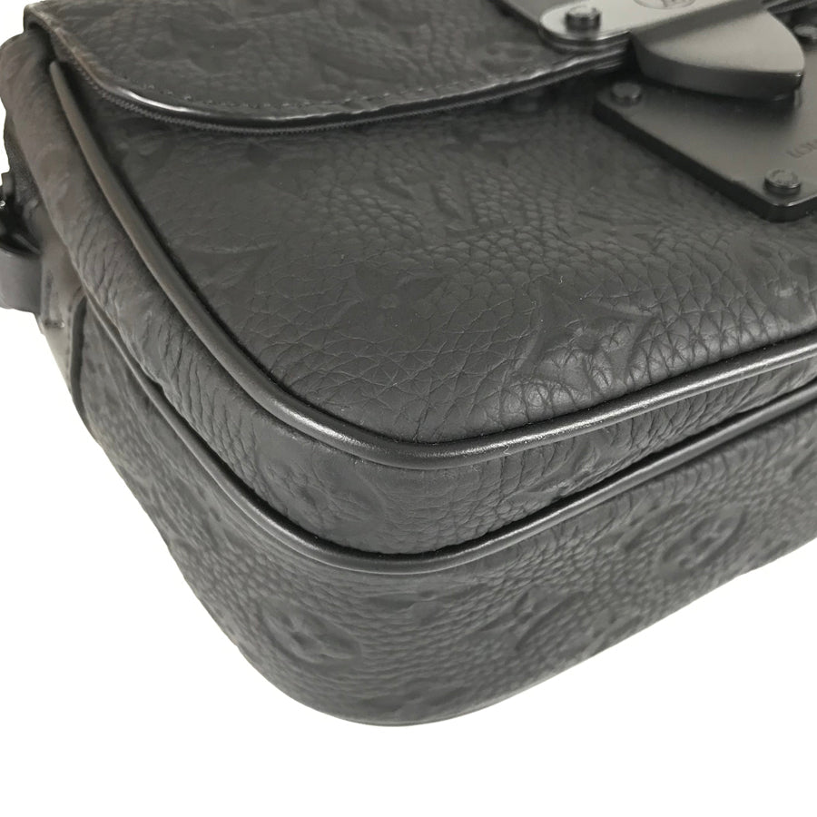 LOUIS VUITTON Taurillon Leather S Lock Messenger M58489 Shoulder bag