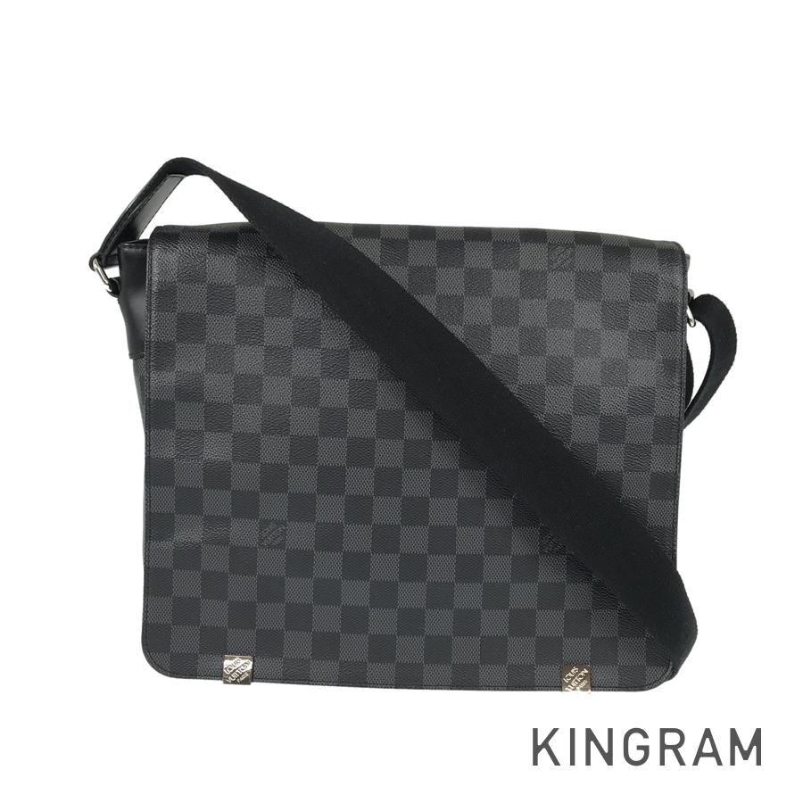 LOUIS VUITTON Messenger bag