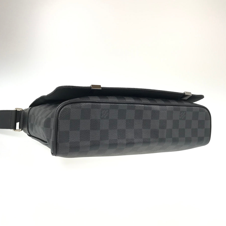 LOUIS VUITTON Messenger bag