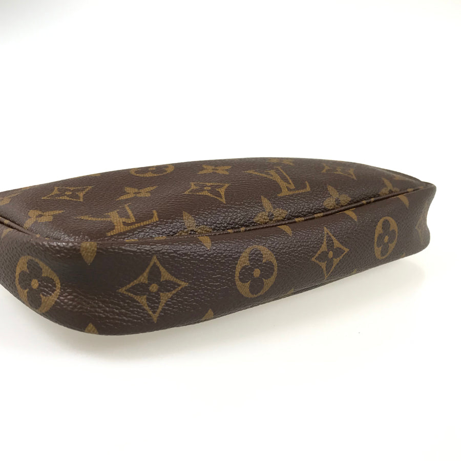 LOUIS VUITTON Monogram Pochette Accessoires Pouch