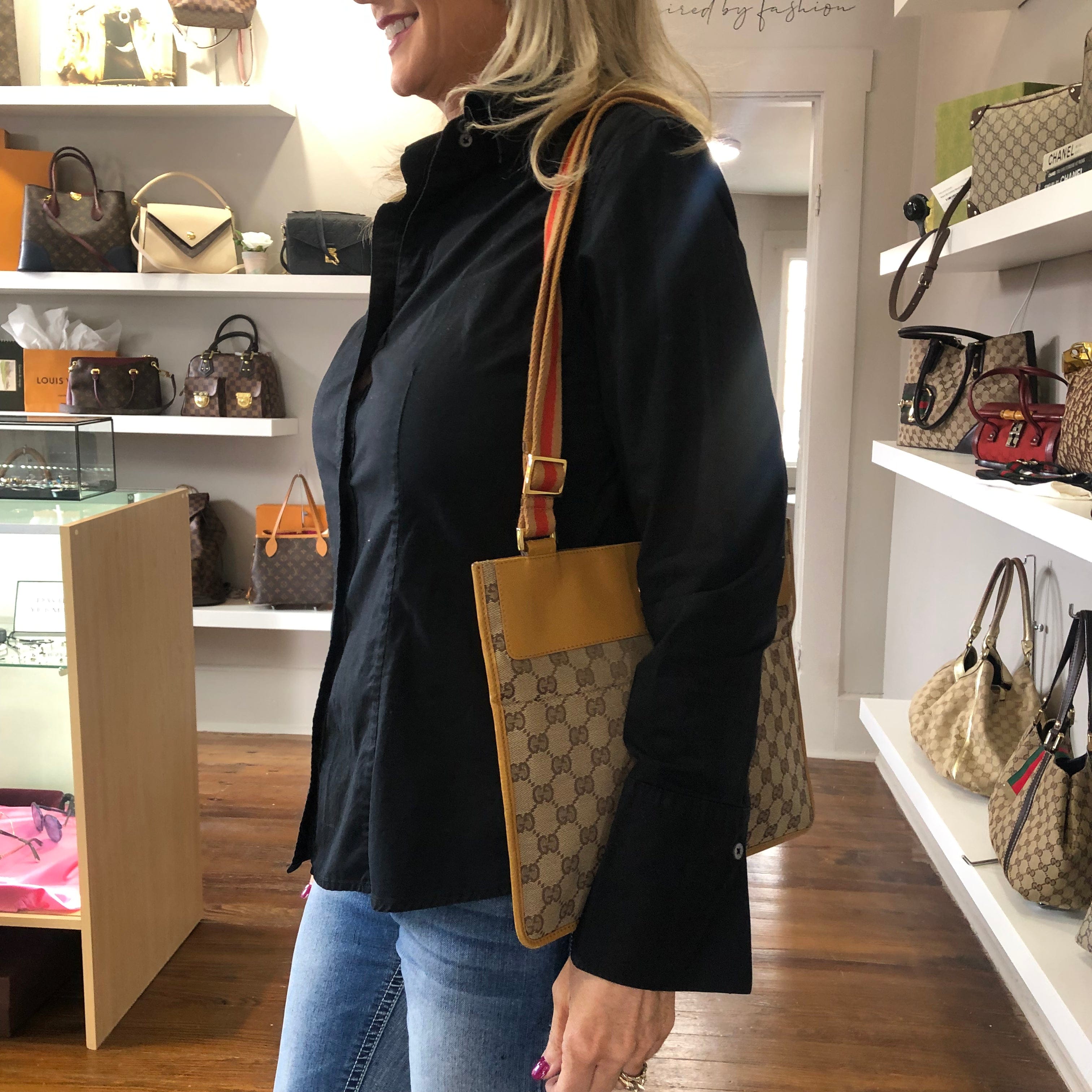 Gucci GG Canvas Flat Web Messenger